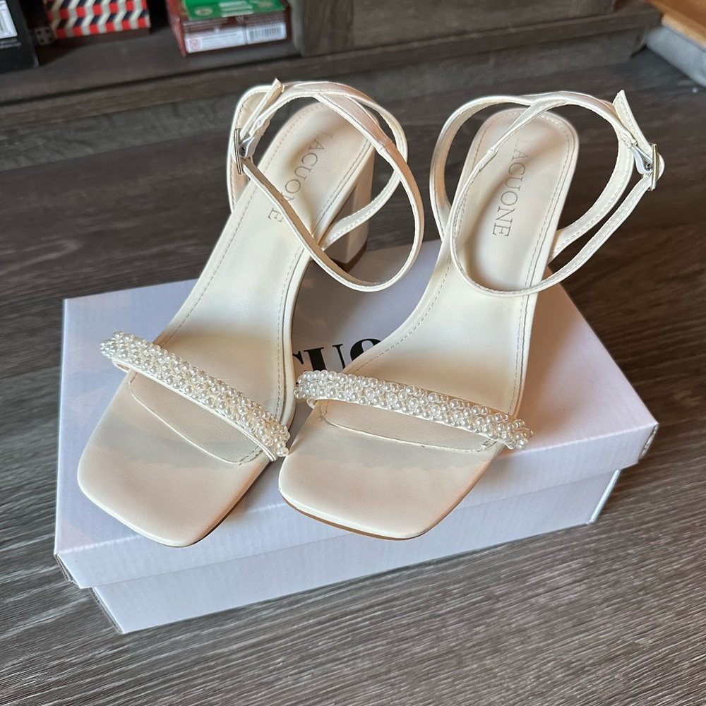 Lacuone White Pearl Heels - 6.5